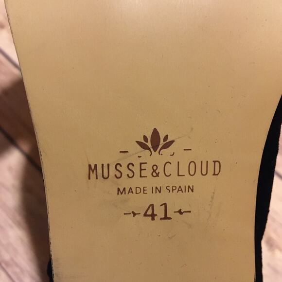 NWOB Musse & Cloud Black Embellished Velvet Bootie - Picture 4 of 5